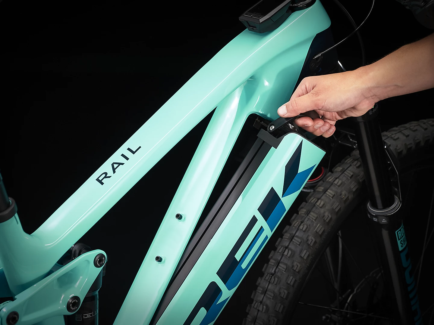 Rail97SLXXT_22_35037_A_Alt3